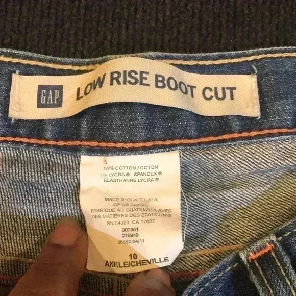 Gap Low Rise Boot Cut 5 Pocket Jean w/Distressed Styling -Size 10 - Picture 5 of 9